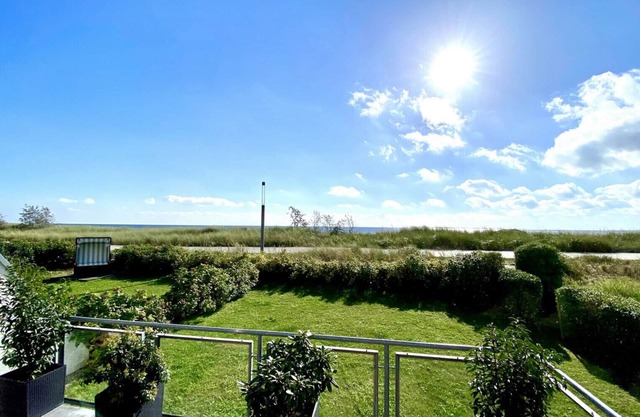 Pure luxury - dream holiday apartment right on the beach with unobstructed sea views