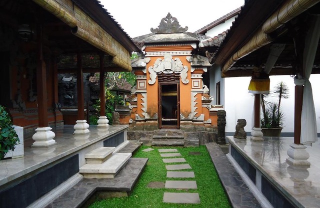 Puri Ayu
