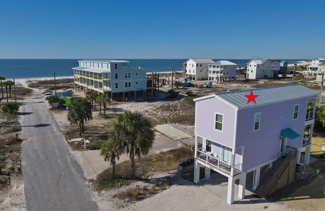 PURPLE HAZE IS 200 STEPS TO THE BEACH! 2BD/3BA W/BONUS BUNK ROOM!