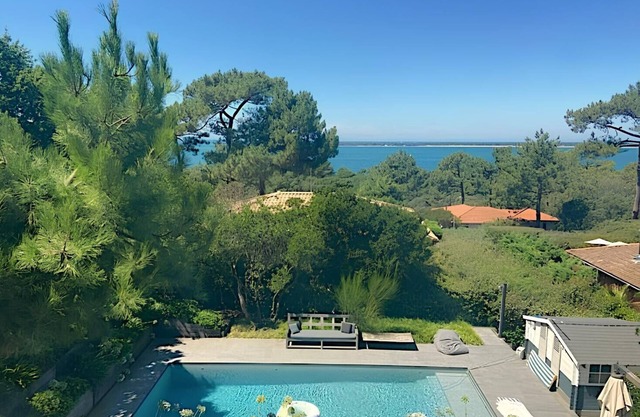 Pyla - Superb property with Bassin view