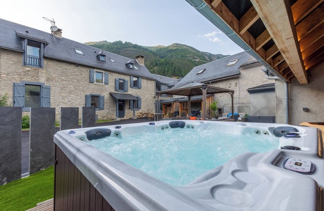 Pyrénées Chalet: Jacuzzi & Mountain