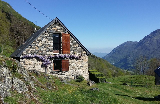 Pyrenees Paradis, fun barn charm