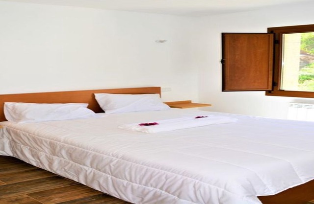 Q4 - Just Natur Guesthouse - Castro Laboreiro, Large Double or Twin Room