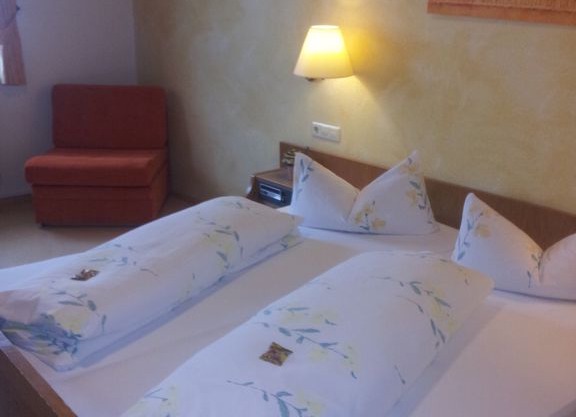 Quadruple Kat. A, Non smoking, with toilet and shower - Hotel Werneths Landgasthof Hirschen