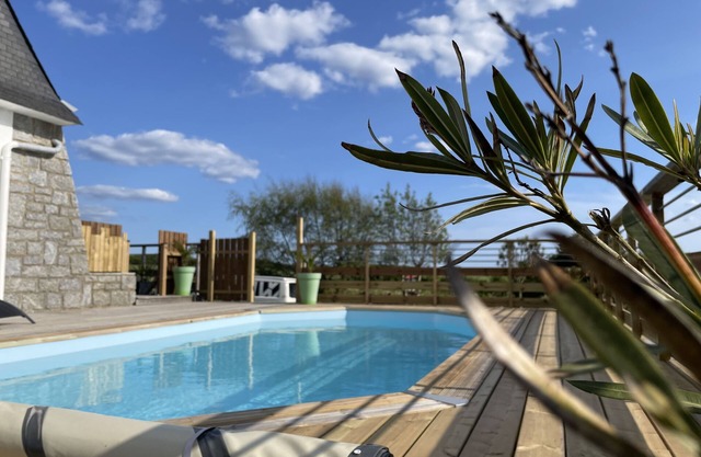 Quai 20 : House with swimming pool sleeps 10 by the sea