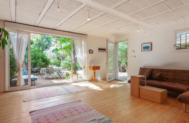 Quaint 1br in a villa with swimming pool in Aix-en-Provence – Welkeys