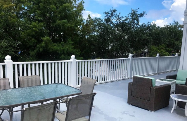Quaint Condo Centrally located to EXCITING Activities in Baytowne Wharf!