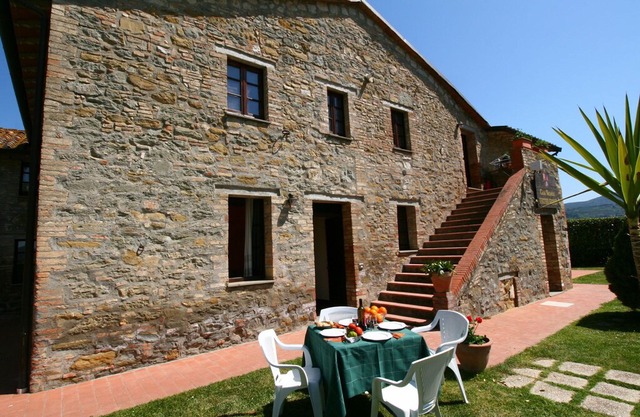 Quaint Cottage in Magione with Swimming Pool