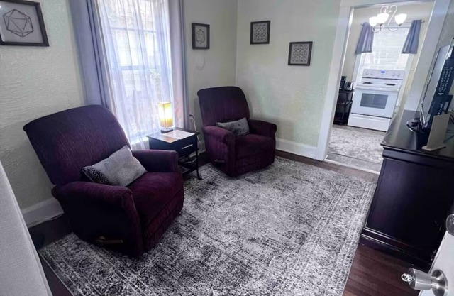 Quaint cottage with AC in charming Dixieland