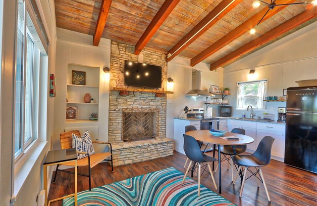 Quaint Cottages in Canyon Lake! Perfect for kids!