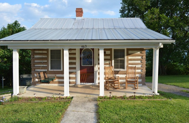 Quaint Historic Log Cabin Overlooking The James River.