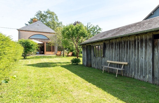 Quaint Holiday home in Morogues with Garden