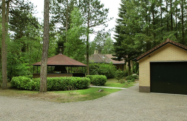 Quaint Villa in Doornspijk with Swimming Pool