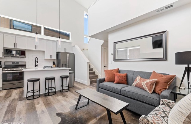 Quarry A40 - Stunning Pet Friendly 2BD 2BA! Communal Pool, Hot Tub & More!