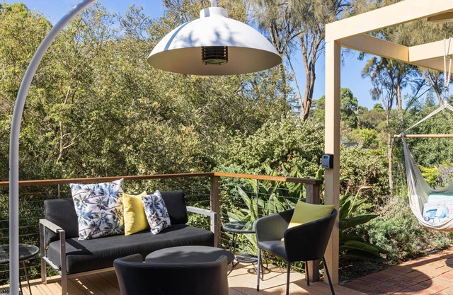 Quarterdeck - Picturesque location close to Shelley Beach!