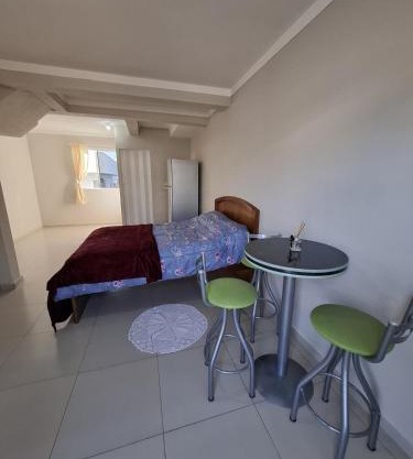 Quarto com banheiro na cidade do Cristo