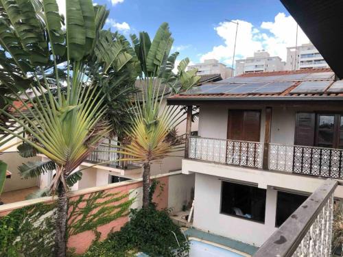 Quarto com varanda tipo Airbn b Vista Panorâmica Aberta Livre