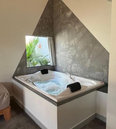 Quattuor Cabanas. Privacidade e conforto com hidromassagem