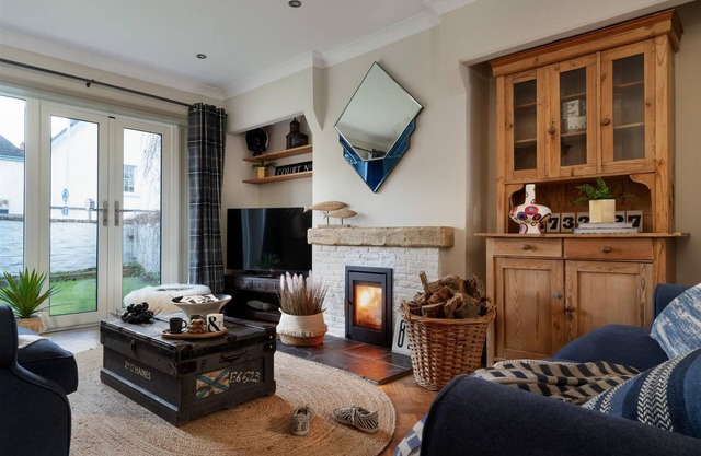 Quay House - Waterside eclectic style character home