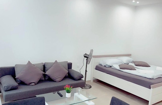 Queen Apartment 4P WL