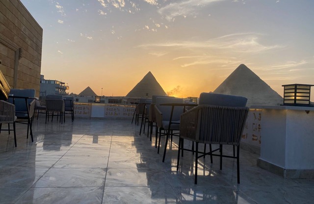 Queen Ash Pyramids View INN