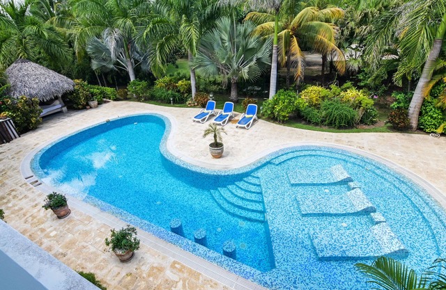Queen Bee Villa Electricity and maid service included