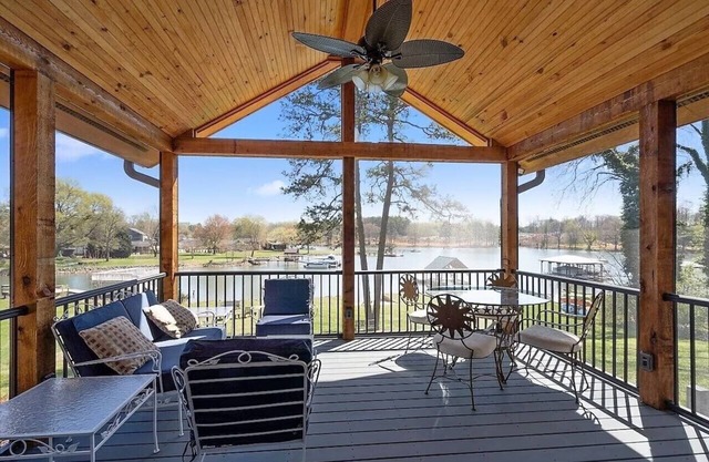 Queens Cove Cottage - Log Cabin w Private Dock - Lake Norman Vacation Rental