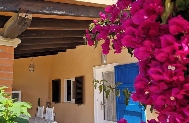 QUIET AND COZY COUNTRY HOUSE 1.3KM FROM THE SEA