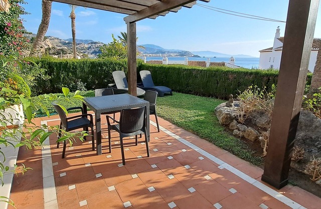 Quiet Apartment With A Great Backyard, Close To The Port And Beach.
