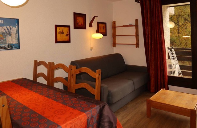 Quiet apartment, near slopes and center, for 6 people
