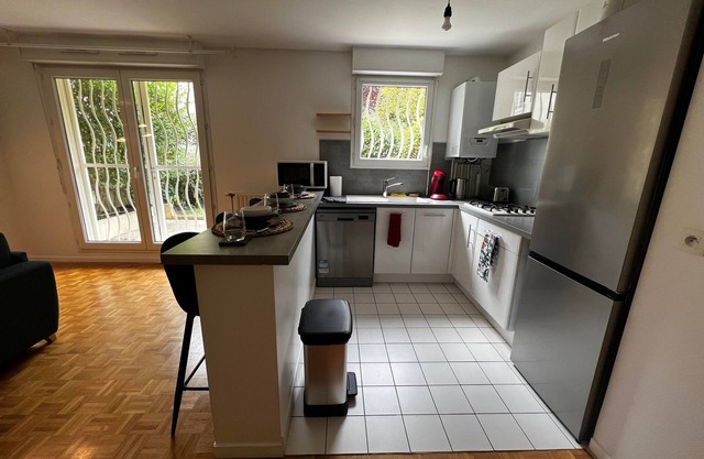 Quiet apartment with garden and parking. 15mn from Paris