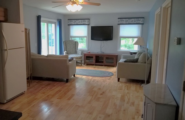 Quiet Apt. location. Close to Lake. ADA wheelchair accessible shower and bath.