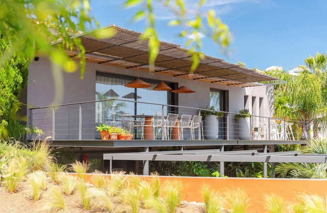 Quiet architect-designed villa Swimming pool - sea view - 3 bedrooms