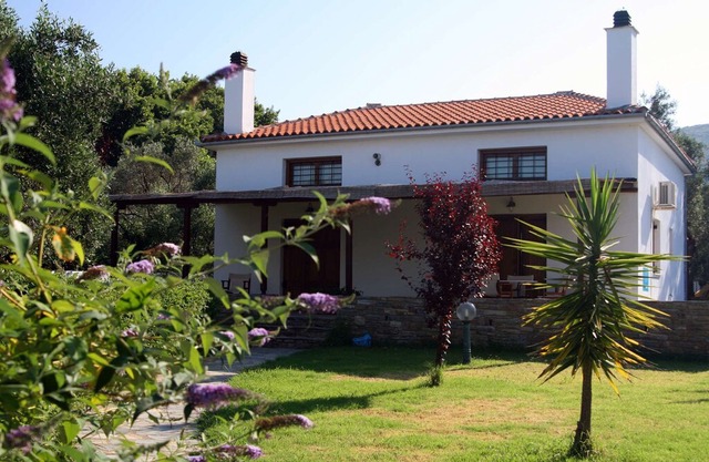 Quiet Beachside Spacious Bungalows + Amazing Seaview + Pool