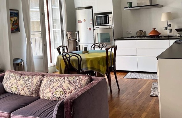 Quiet, cosy and fully equiped appartement located downtown Grenoble.