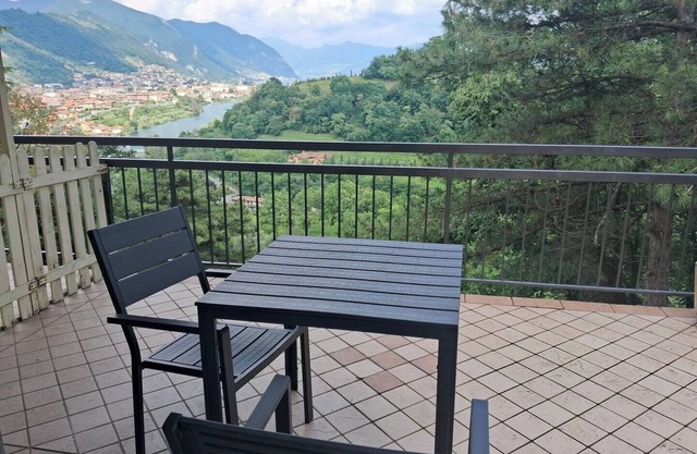 Quiet flat in the Villongo Castle park near the Iseo lake