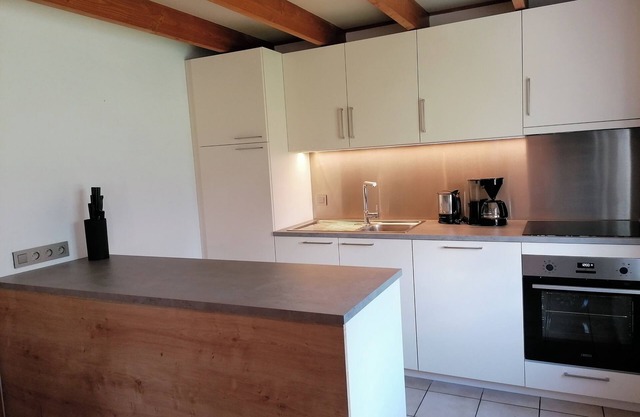 Quiet holiday house 100 sqm, good facilities, terrace, lawn facing south to the beach