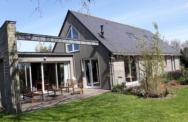 Quiet house, 15mn from the sea, paths, garden, Aquagolfe 2 kms