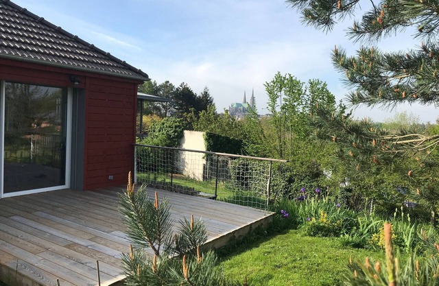 Quiet house in Chartres with terrace, garden, and wheelchair accessible