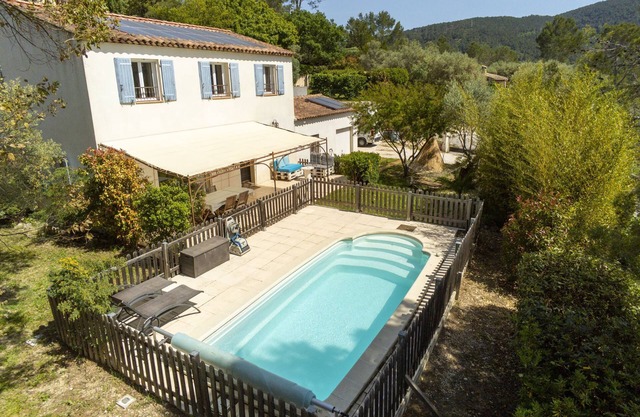 Quiet house with swim pool & children's playground - 15 km from Hyères & Toulon