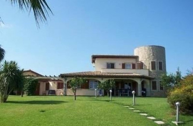 quiet location with beautiful view, big garden, just a few minutes to the beach