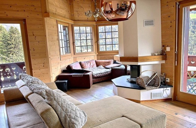 Quiet, near the village and the free shuttle stop for the cableway, 3 bedrooms, wifi and parking spa