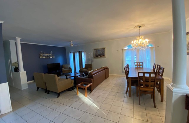 Quiet neighborhood/pets friendly? fenced in/close to beach