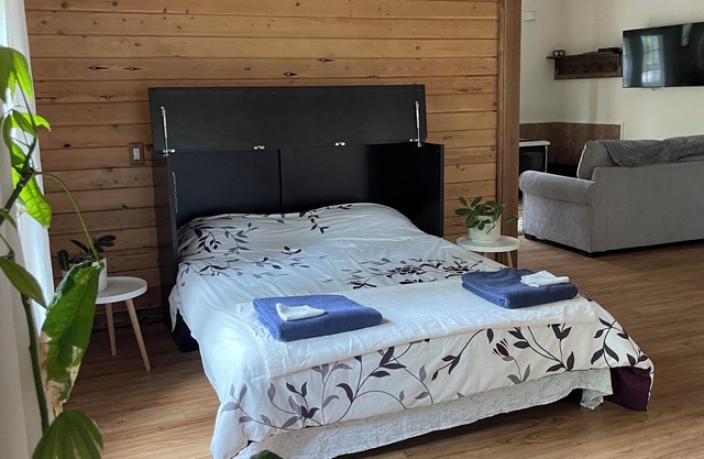 Quiet north nanaimo cabin steps to all amenities