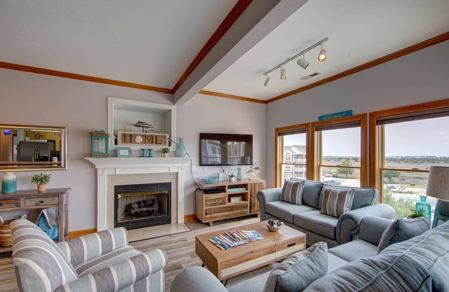 Quiet & relaxing top floor, sound-front condo, with elevator at the Outer Banks!