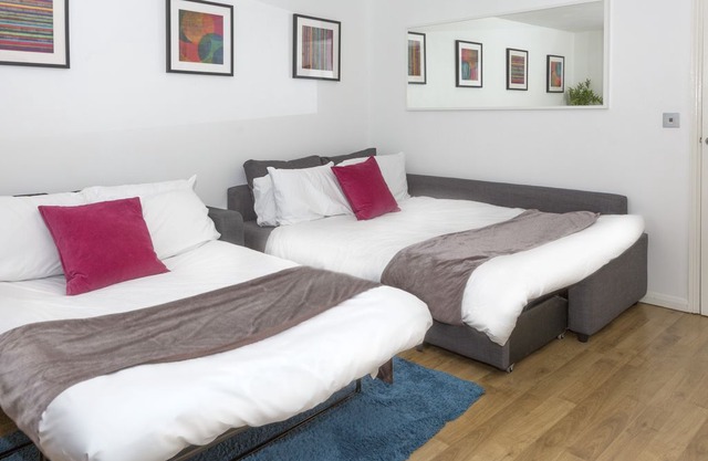 Quiet Riverview Apartment