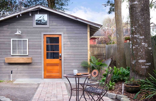 Quiet Shed in Downtown