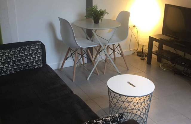 Quiet studio in the Bastide district