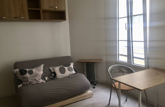 Quiet studio in the lively Oberkampf district