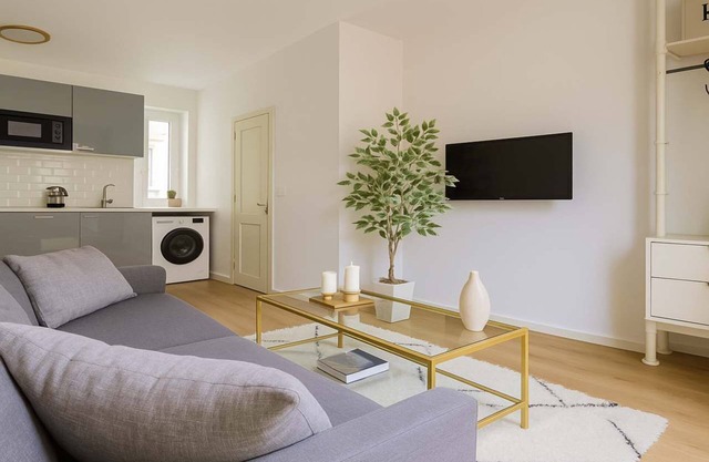 Quiet studio near Parc Monceau